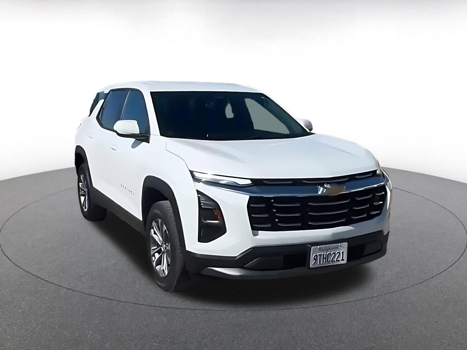Used 2025 Chevrolet Equinox LT FWD image 3