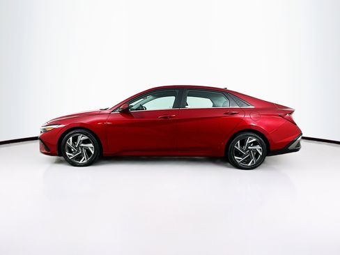 Used 2025 Hyundai Elantra SEL FWD image 4