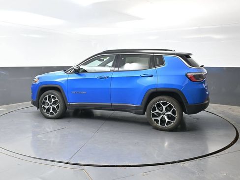 Used 2025 Jeep Compass Limited AWD/4WD image 11