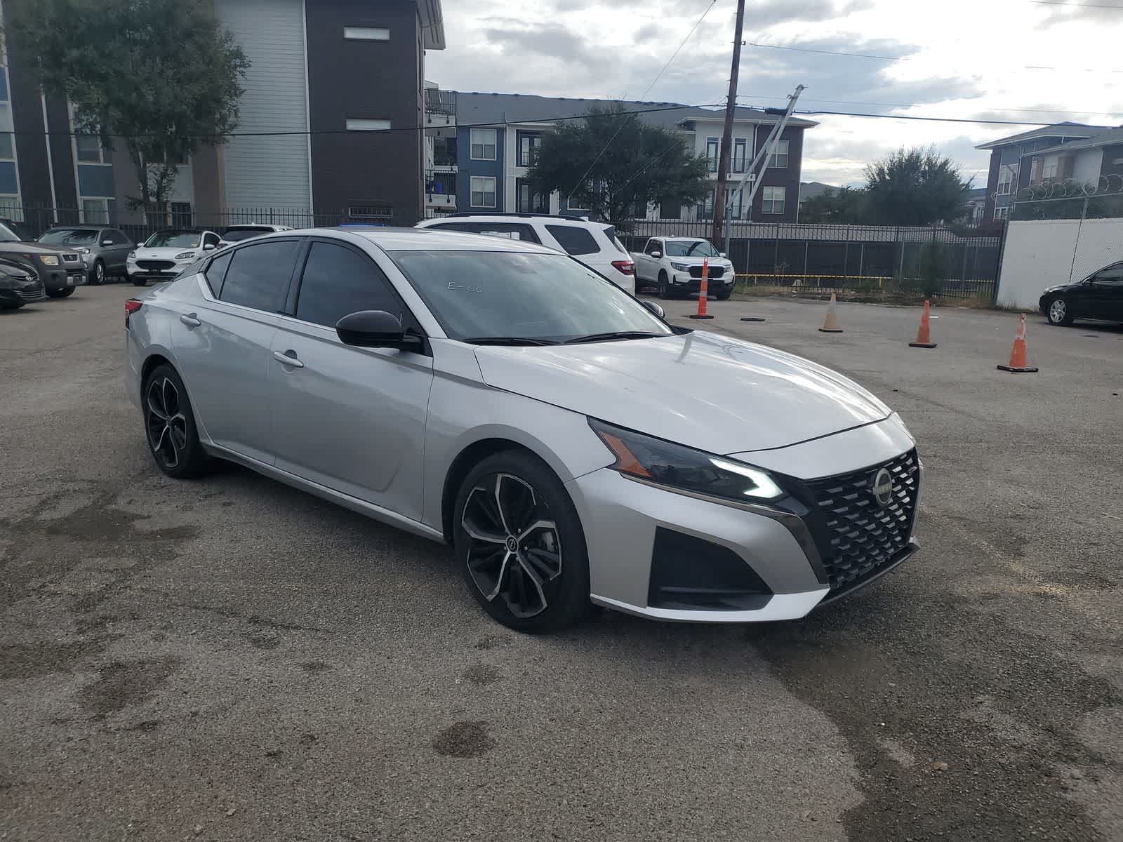 Used 2024 Nissan Altima 2.5 SR FWD image 9