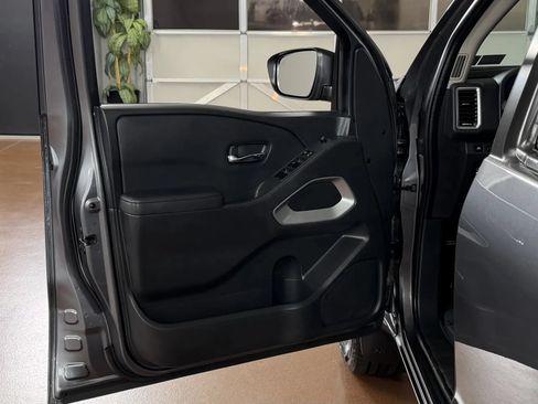 Used 2022 Nissan Frontier SV w/ Technology Package AWD/4WD image 14