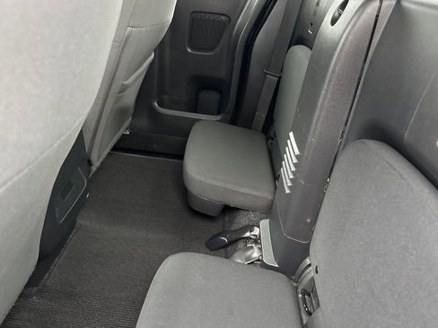 Used 2022 Nissan Frontier S image 12