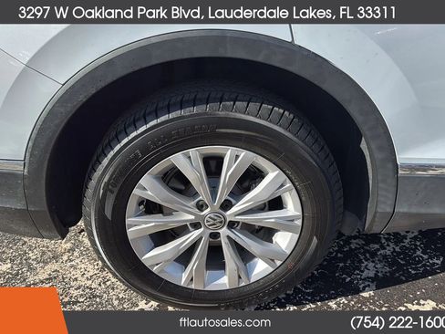 Used 2018 Volkswagen Tiguan SE w/ Panoramic Sunroof Package FWD image 15
