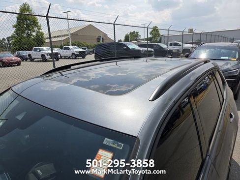 Used 2023 Volkswagen Tiguan SE R-Line FWD image 8