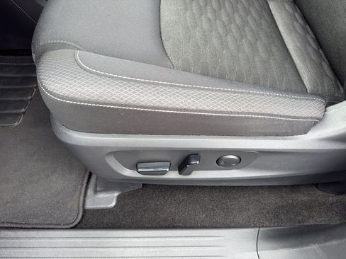 Certified 2025 Nissan Pathfinder SV image 15