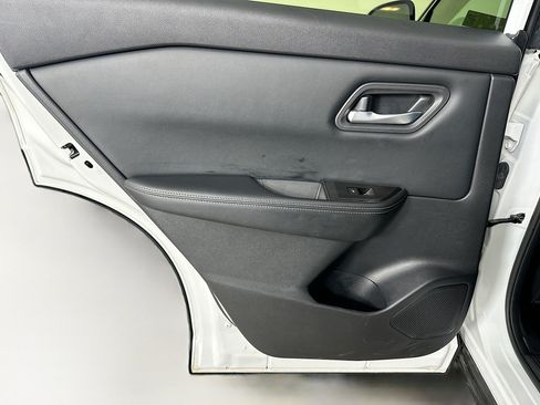 Used 2025 Nissan Rogue SV AWD/4WD image 25