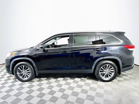 Used 2019 Toyota Highlander XLE AWD/4WD image 4