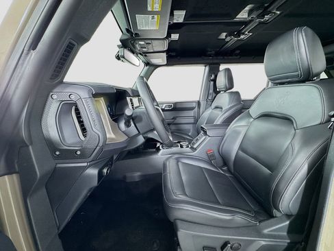 Used 2025 Ford Bronco Outer Banks AWD/4WD image 12