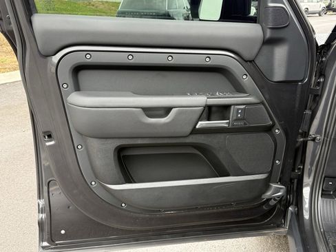 Certified 2025 Land Rover Defender 130 V8 image 15