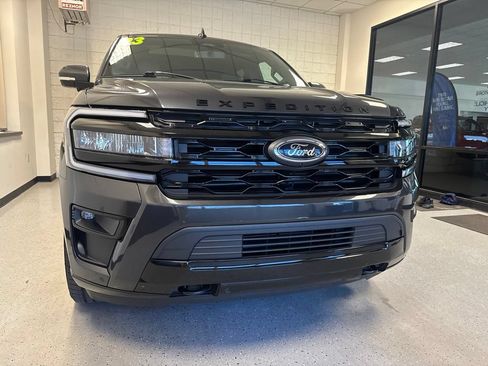 Used 2023 Ford Expedition Limited AWD/4WD image 40