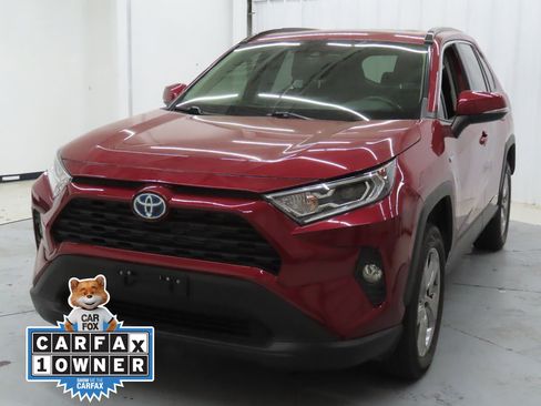 Used 2021 Toyota RAV4 XLE Premium AWD/4WD image 7