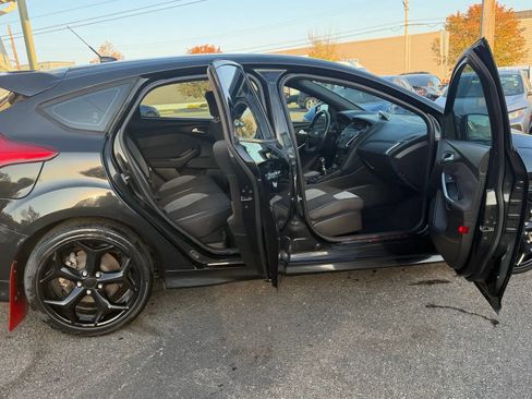 Used 2015 Ford Focus ST image 25