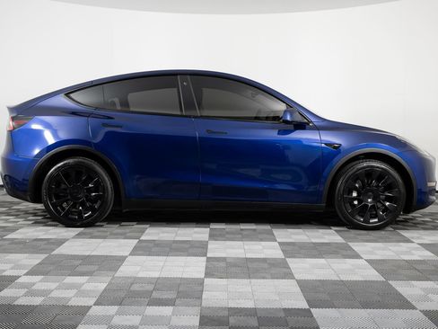 Used 2021 Tesla Model Y Long Range image 9