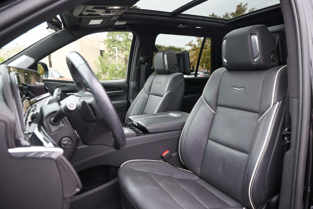 Used 2023 Cadillac Escalade Sport w/ LPO, ONYX Package AWD/4WD image 38