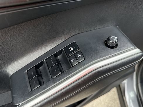 Used 2022 Toyota Highlander L FWD image 15