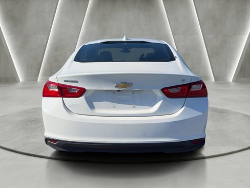 Used 2017 Chevrolet Malibu LT w/ Leather Package FWD image 6