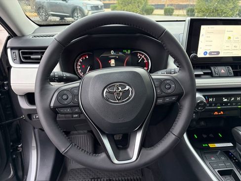 Used 2025 Toyota RAV4 XLE Premium image 15