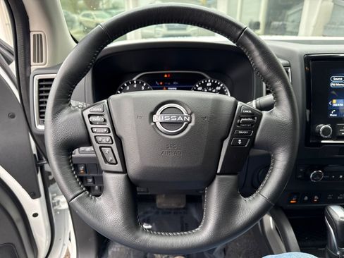 Used 2023 Nissan Frontier SV w/ SV Convenience Package image 14