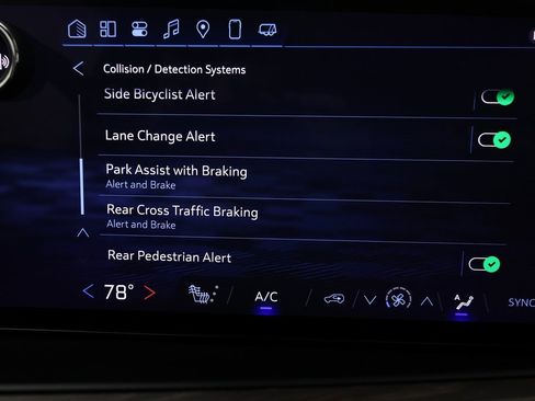 Used 2025 Chevrolet Suburban Z71 w/ Comfort Package image 37