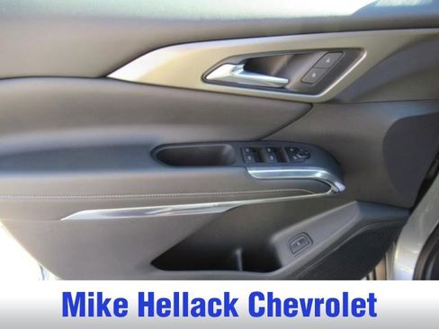 Used 2025 Chevrolet Traverse LT image 22