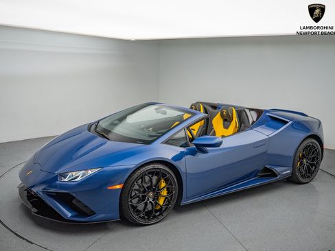 Used 2023 Lamborghini Huracan EVO image 11