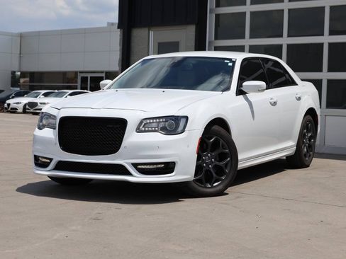 Used 2022 Chrysler 300 Touring L AWD/4WD image 3