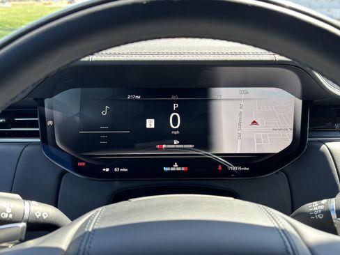 Used 2025 Land Rover Range Rover SE image 21