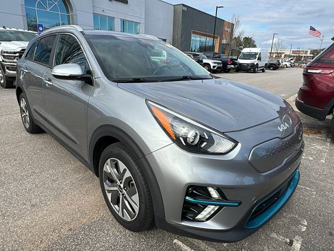 Used 2022 Kia Niro EX w/ Cold Weather Package image 5