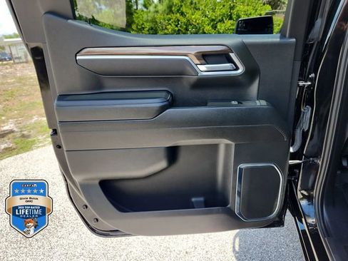 Certified 2025 Chevrolet Silverado 1500 LT AWD/4WD image 9