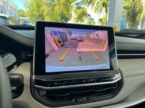 Used 2025 Jeep Compass Limited image 24