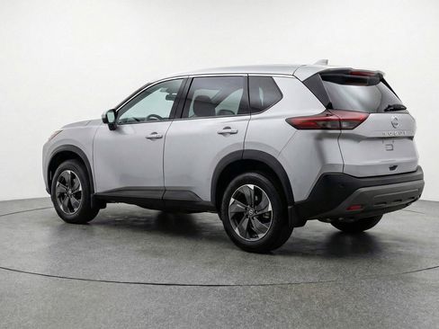 Used 2025 Nissan Rogue SV AWD/4WD image 6