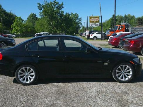 Used 2011 BMW 328i xDrive Sedan AWD/4WD image 3