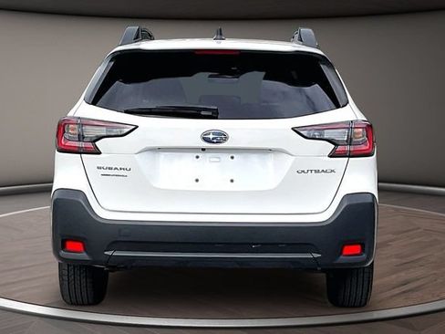 Used 2025 Subaru Outback Premium AWD/4WD image 4