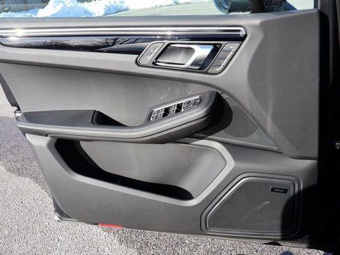 New 2026 Porsche Macan image 34