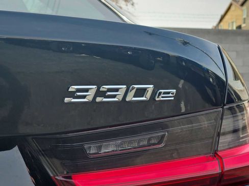 Used 2023 BMW 330e image 12