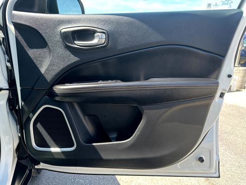 Used 2019 Jeep Compass Limited image 15