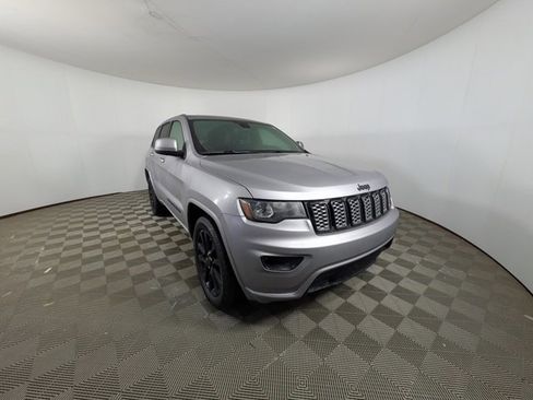 Used 2018 Jeep Grand Cherokee Altitude image 28