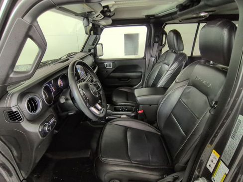 Used 2018 Jeep Wrangler Unlimited Sahara AWD/4WD image 15
