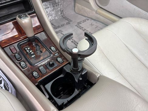 Used 2000 Mercedes-Benz CLK 320 Cabriolet image 36