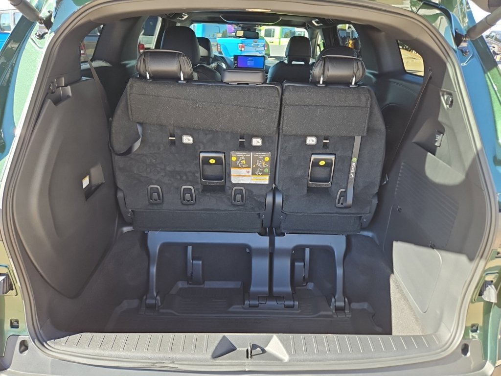 Used 2025 Toyota Sienna XLE Woodland Edition AWD/4WD image 11