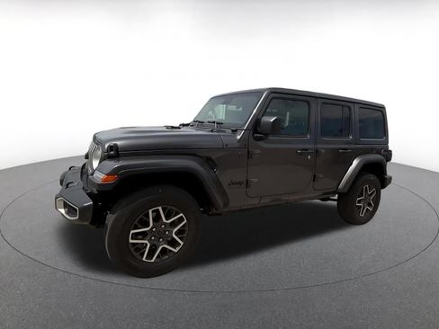 Used 2025 Jeep Wrangler Unlimited Sahara AWD/4WD image 8