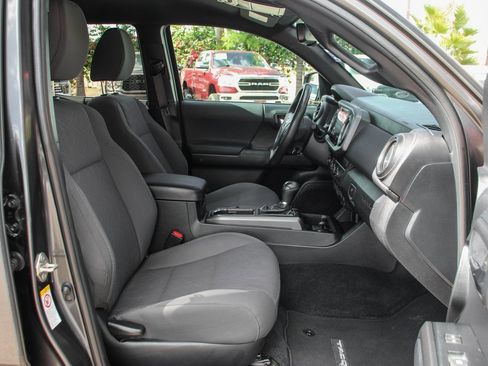 Used 2019 Toyota Tacoma TRD Sport image 33