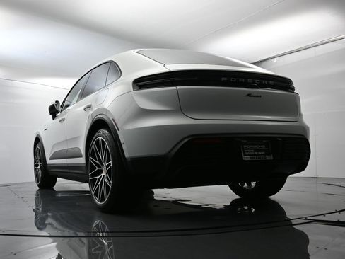 Used 2025 Porsche Macan Electric image 44