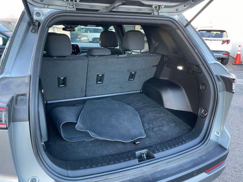 Used 2025 Chevrolet Equinox LT image 30