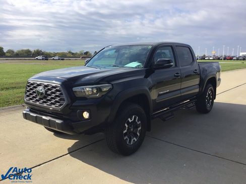 Used 2022 Toyota Tacoma TRD Off-Road image 8