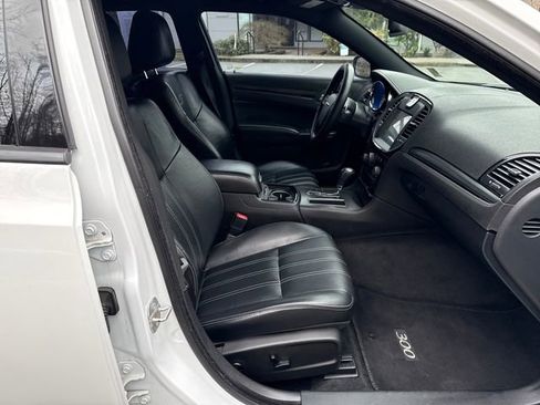 Used 2014 Chrysler 300 S image 9