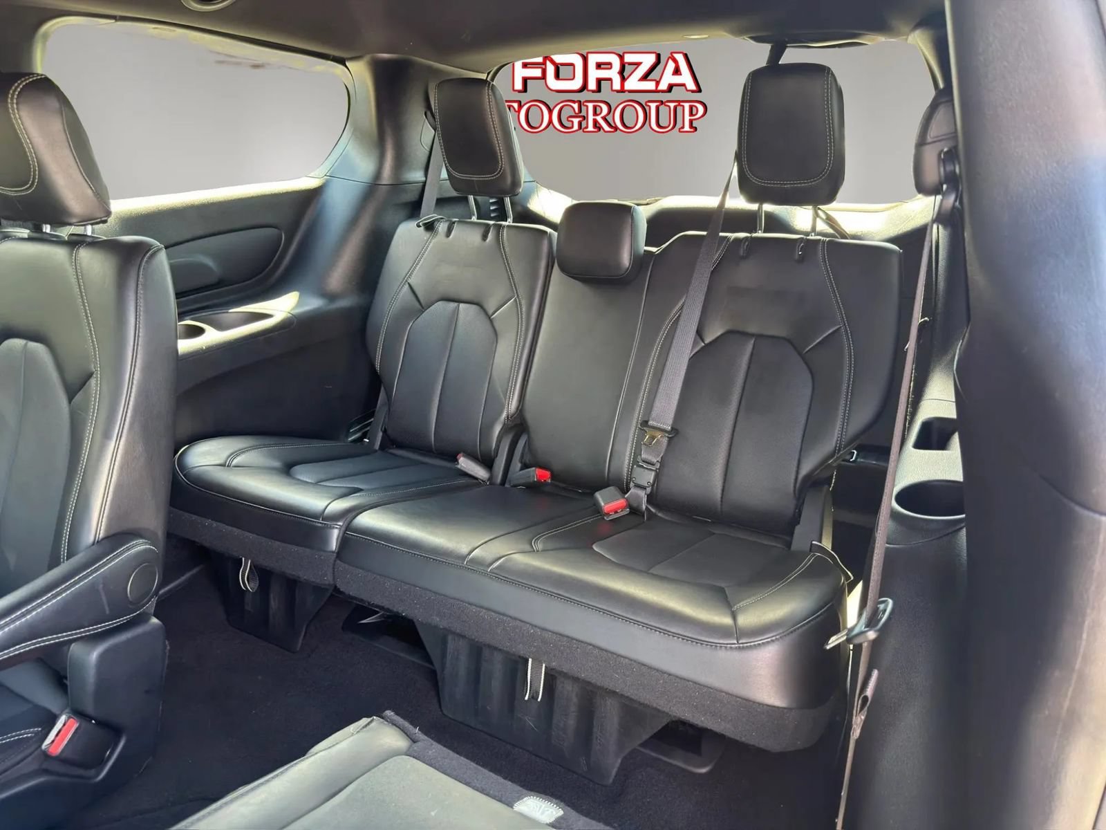 Used 2025 Chrysler Pacifica Select FWD image 11