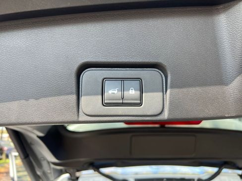 Used 2025 Nissan Rogue SV FWD image 21