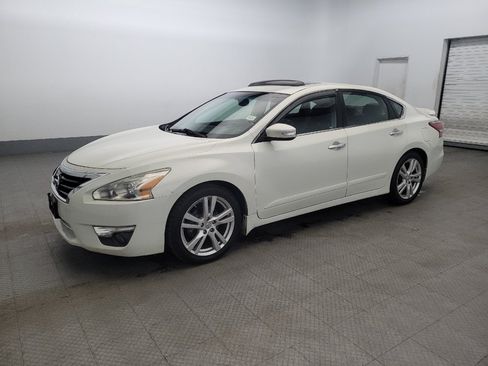 Used 2013 Nissan Altima 3.5 SL w/ Technology Pkg FWD image 2