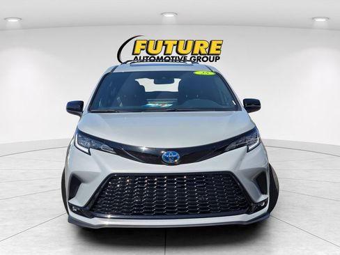 Used 2025 Toyota Sienna XSE w/ XSE Plus Package AWD/4WD image 2
